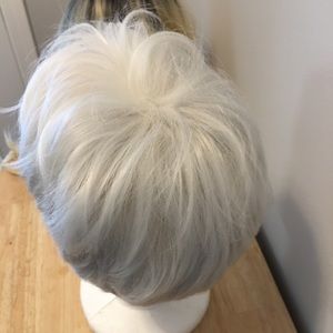 Synthetic Wig . Gray